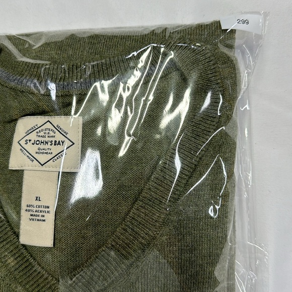 St. John's Bay Green Men's Sweater - Picture 6 of 6
